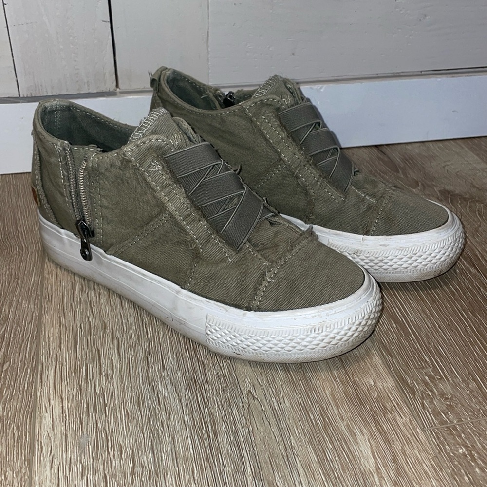 Blowfish green platform shoes